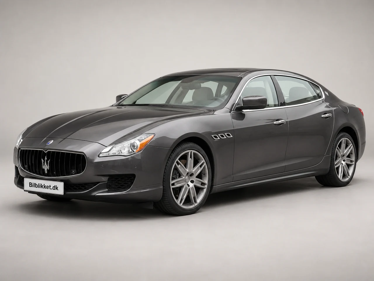AI-redigeret modelillustration af Maserati Quatrtroporte