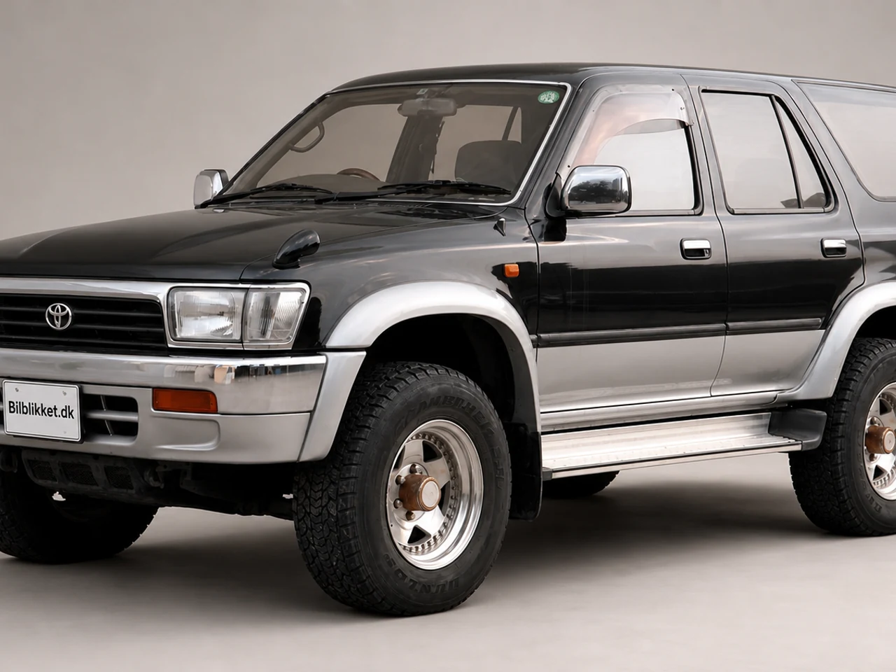 AI-redigeret modelillustration af Toyota Hilux Surf
